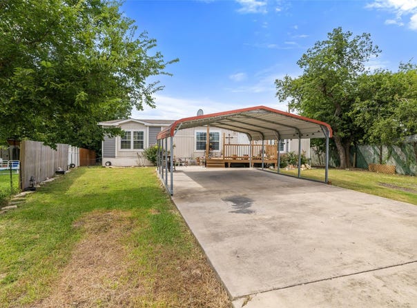 418 Lenora Dr, Taylor, TX 76574