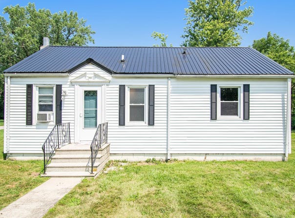 300 Walnut Street, Osceola, IN 46561-2750