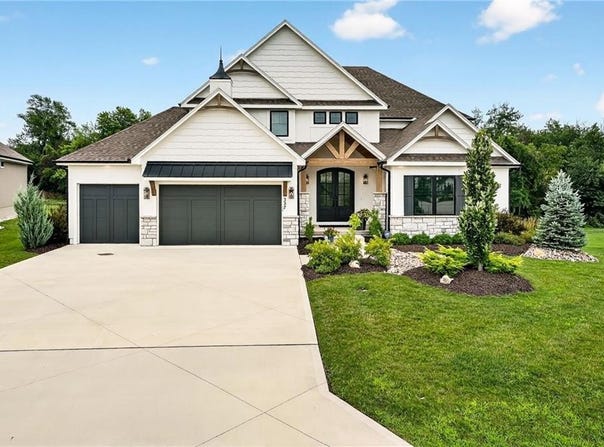 337 NW Ambersham Drive, Lee's Summit, MO 64081