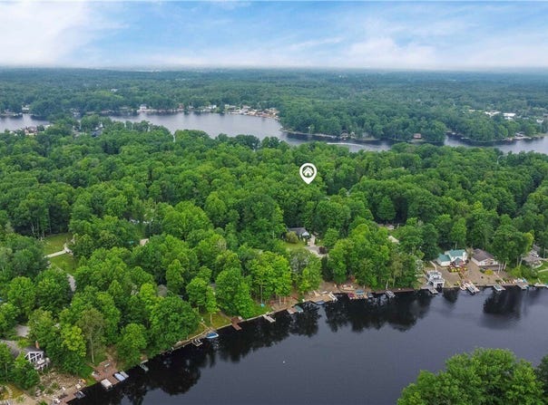 2191 DEER RUN, ROAMING SHORES, OH 44084