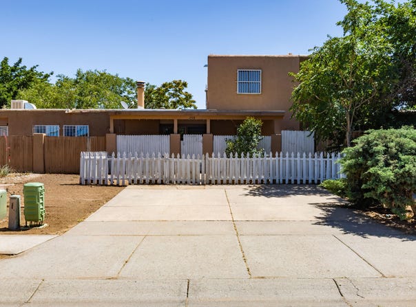 208 La Vida Nueva Del Oeste SW, Albuquerque, NM 87105