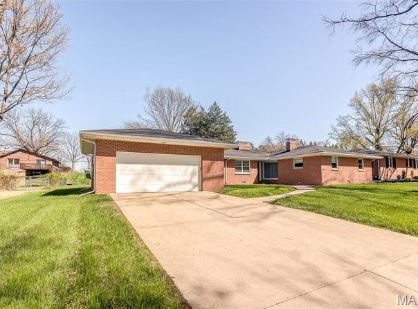 3207 Morkel Drive, Godfrey, IL 62035