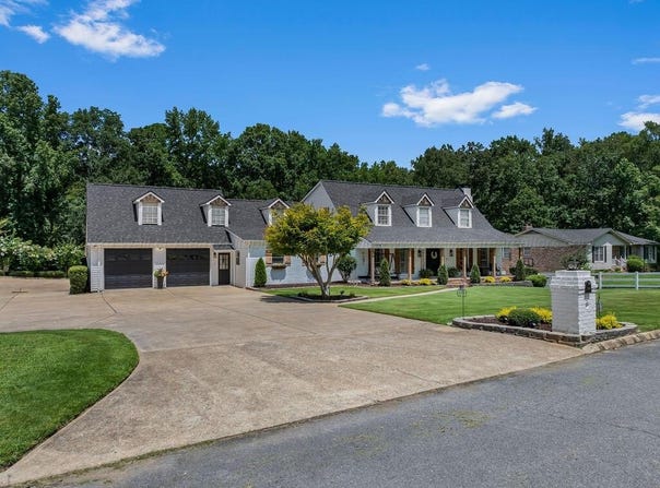 700 DOGWOOD Trl, Jasper, AL 35504