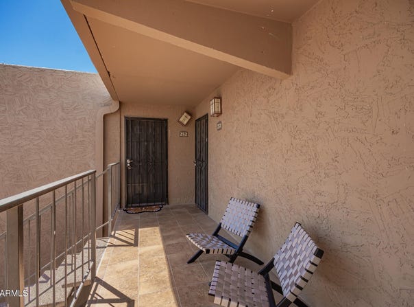 3825 E CAMELBACK Road, Phoenix, AZ 85018