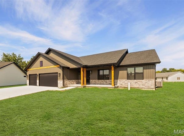 162 Gabrielle Circle, Bethalto, IL 62010