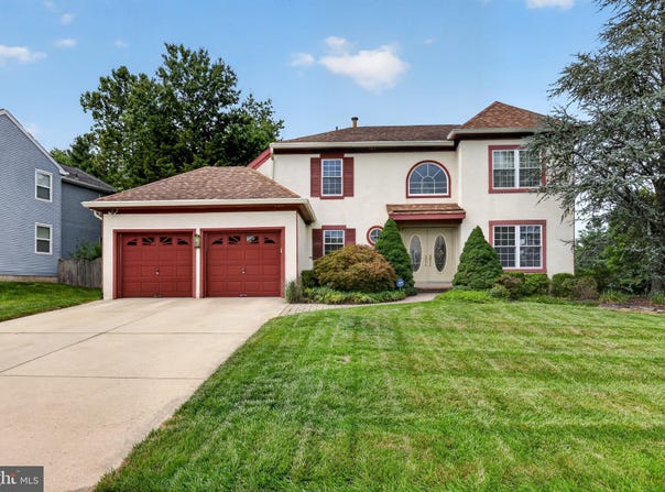 2 DOMINION Drive, MARLTON, NJ 08053