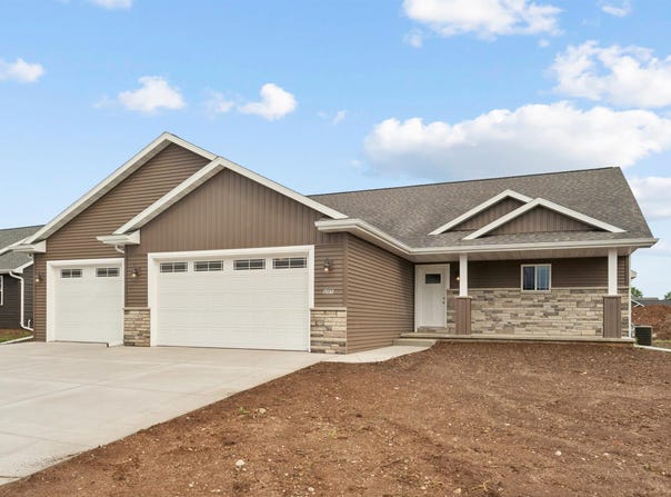W7032 JACLYN Lane, GREENVILLE, WI 54942