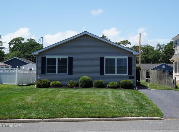 305 11th Avenue, Spring Lake Heights, NJ 07762