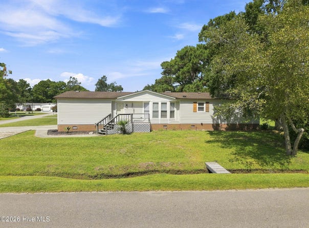 900 Lighthouse Court, Hampstead, NC 28443