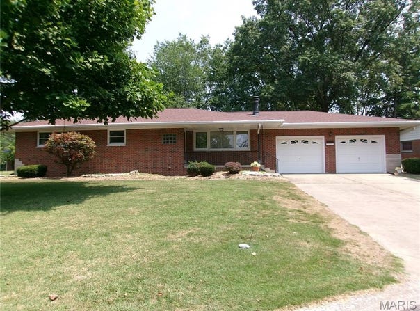 2103 Saint Michael Court N, Highland, IL 62249