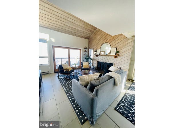 1421 HIGHLANDS, ROSELAND, VA 22967