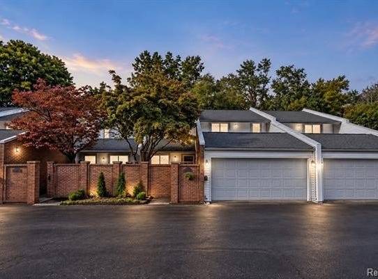 177 E LONG LAKE Road, Bloomfield Hills, MI 48304
