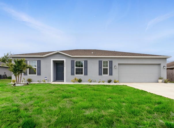 3020 SW Ann Arbor Road, Port Saint Lucie, FL 34953
