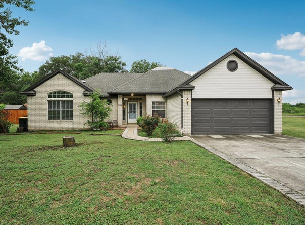 14 Country LN, Maxwell, TX 78656