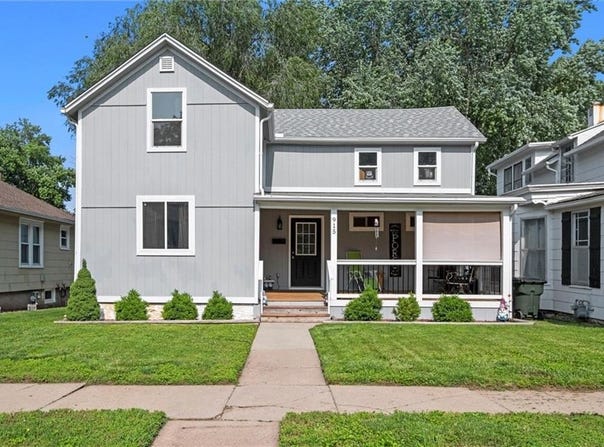915 4th Avenue, Leavenworth, KS 66048