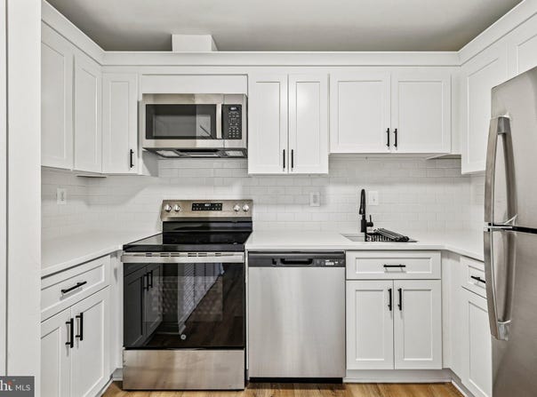 13726 AUTUMN VALE Court, CHANTILLY, VA 20151