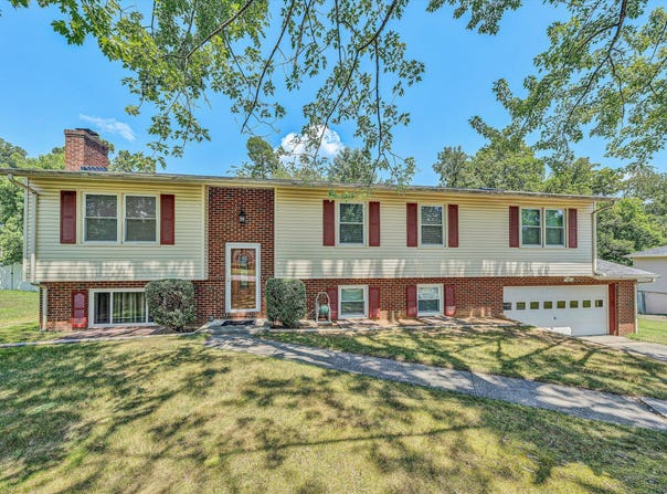 6432 Sugar Ridge DR, Roanoke, VA 24018