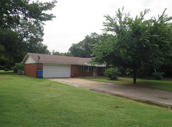 1218 Quanah Rd, Cache, OK 73527