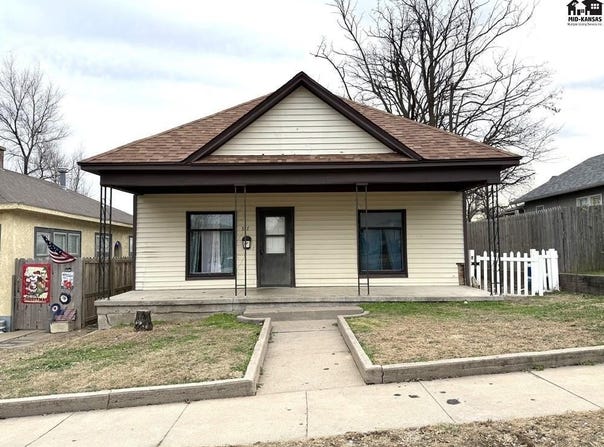 317 W 4th St, Larned, KS 67550