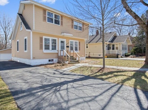 528 North Avenue, Barrington, IL 60010