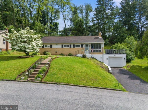 4009 EASTBROOK ROAD, HARRISBURG, PA 17109