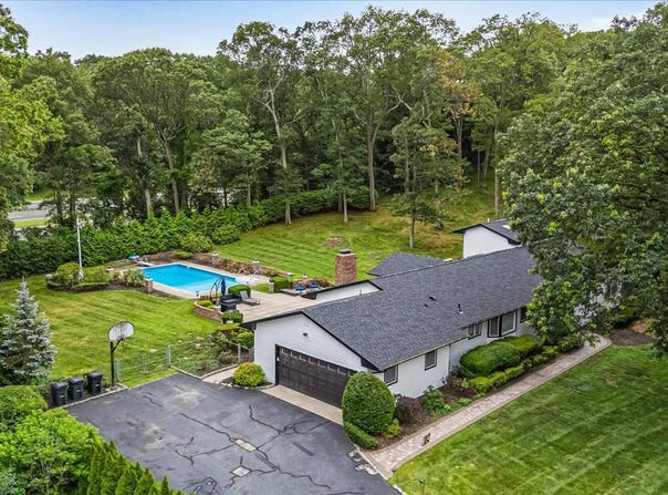9 Midvale Ct, East Northport, NY 11731