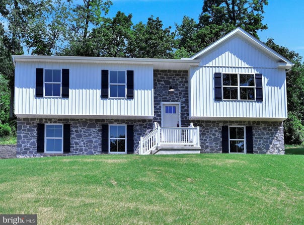 520 BETTY LANE, COLUMBIA, PA 17512