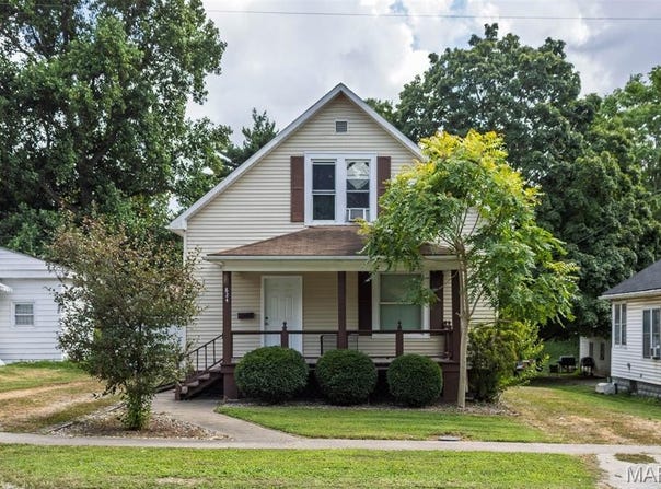 824 School Street, Hillsboro, IL 62049