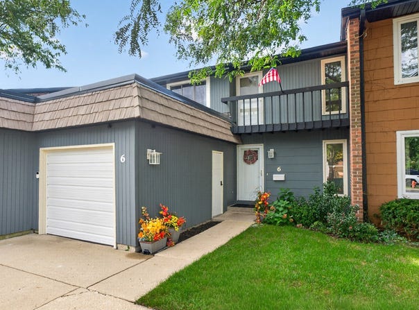 6 Cypress Square, Elgin, IL 60123
