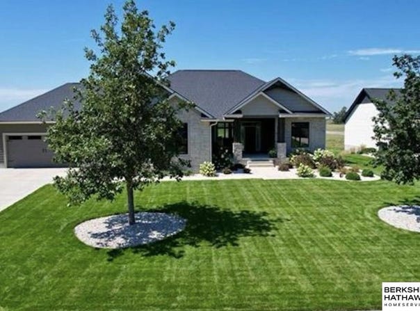6752 56th Avenue Place, Columbus, NE 68601