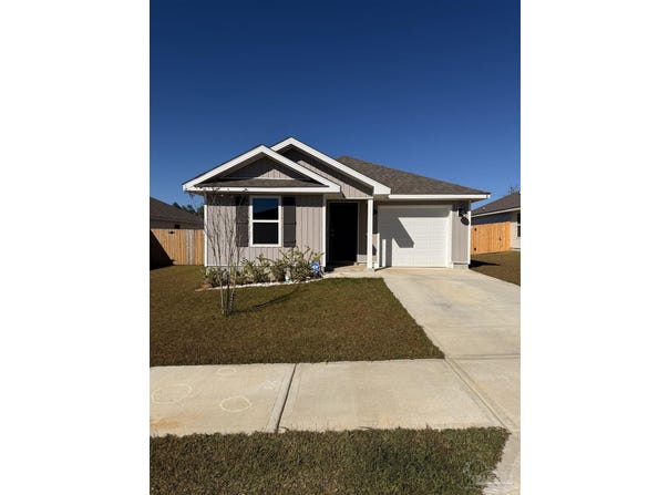 8 Spoonbill St, Cantonment, FL 32533