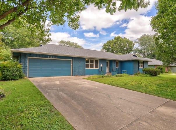 1321 E Walnut Lawn Street, Springfield, MO 65804