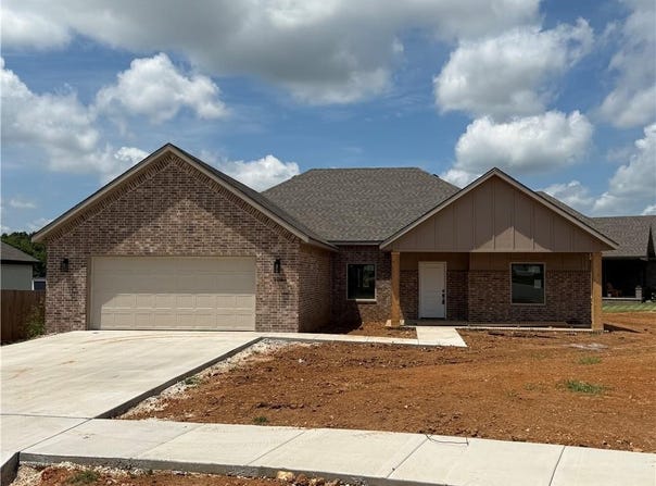 103  W Watson  LN, Farmington, AR 72730