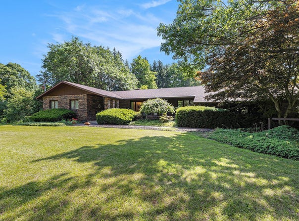 1687 W Willis Road, Saline, MI 48176