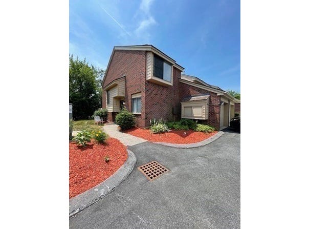 40 Elderwood Dr, Stoughton, MA 02072