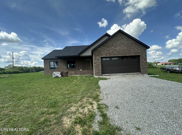 238 Thacker Rd, Grimsley, TN 38565