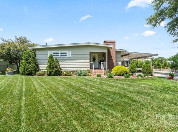 1627 33rd Avenue NE, Hickory, NC 28601