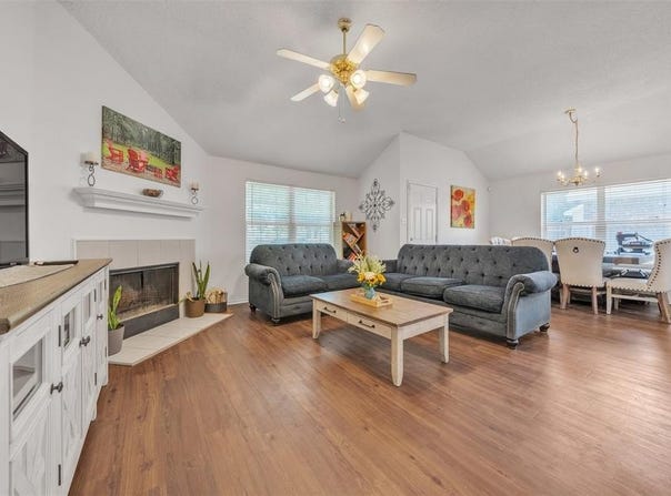 300 Elk Run Drive, Fort Worth, TX 76140