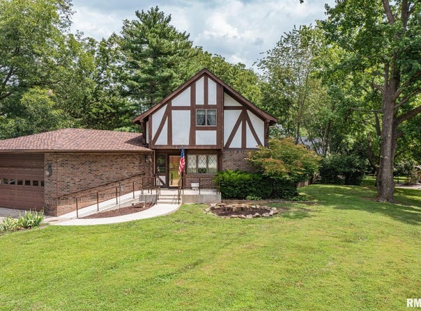 102 Lost Hollow Drive, Salem, IL 62881