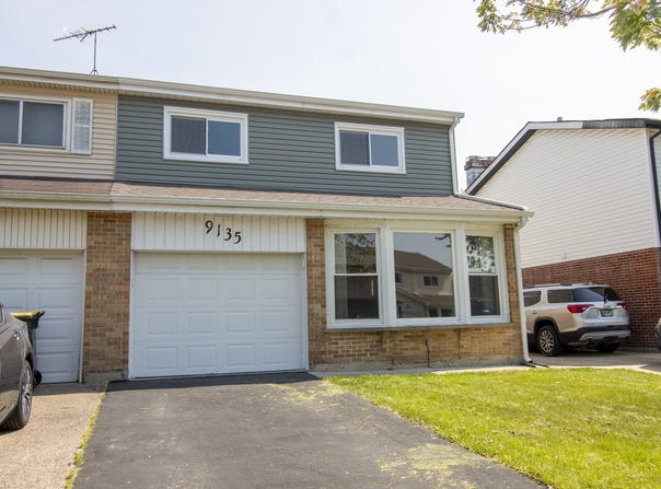 9135 Hollyberry Avenue, Des Plaines, IL 60016