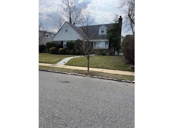 31 Linden Street, Malverne, NY 11565