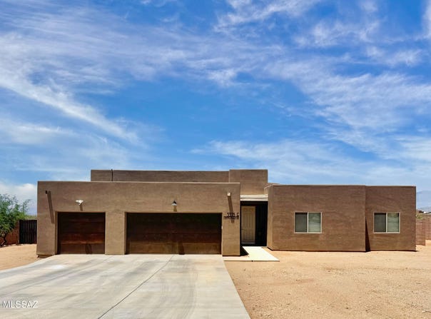 3335 E Canyoneer Place, Vail, AZ 85641
