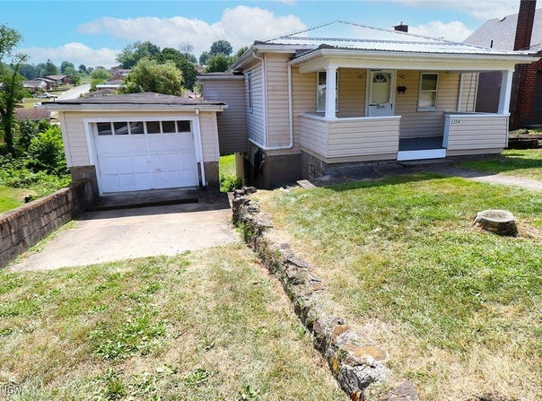 2354 Chestnut Street, Steubenville, OH 43952