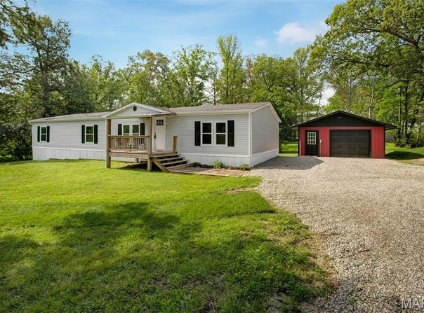 16 Garrett Lane, Defiance, MO 63341