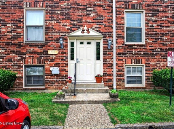 8132 Lake Terrace, Louisville, KY 40222