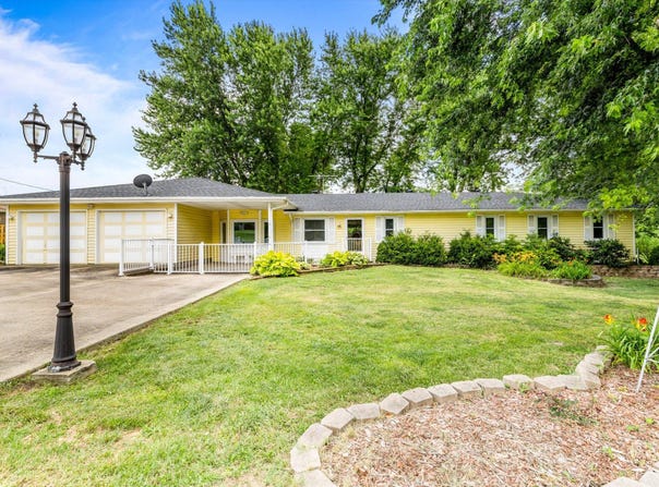 4132 W Farm Rd 172, Brookline, MO 65619