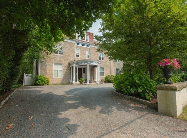 90 Rhode Island Avenue, Newport, RI 02840
