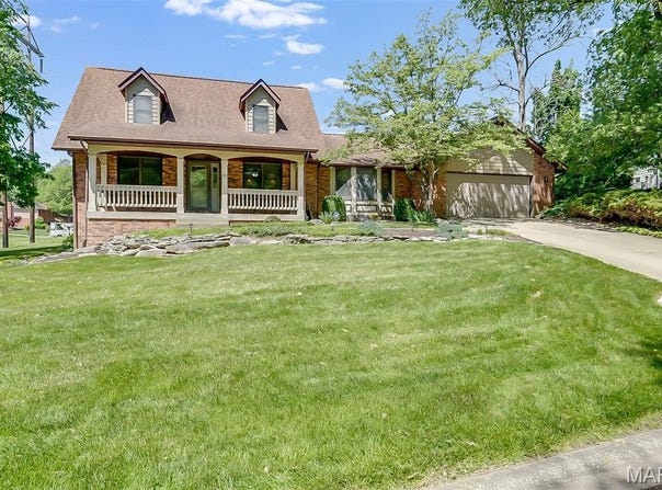 411 John Henry St., Belleville, IL 62220