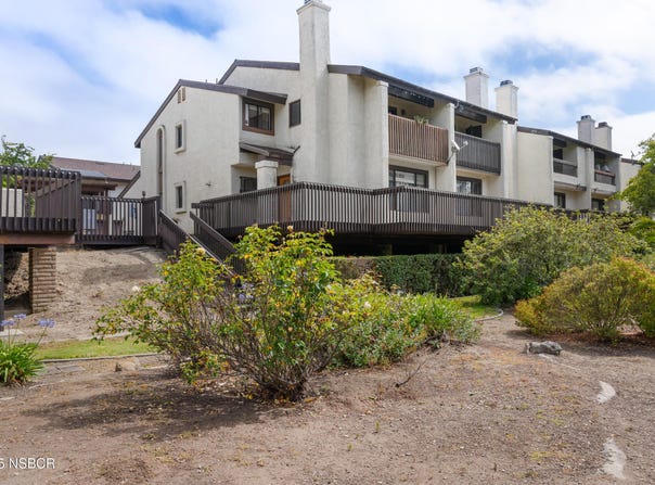 1330 W Apricot Avenue, Lompoc, CA 93436