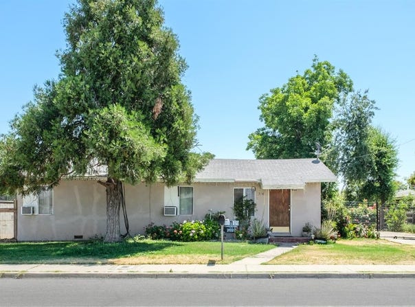 216 Sunset Avenue S, Reedley, CA 93654